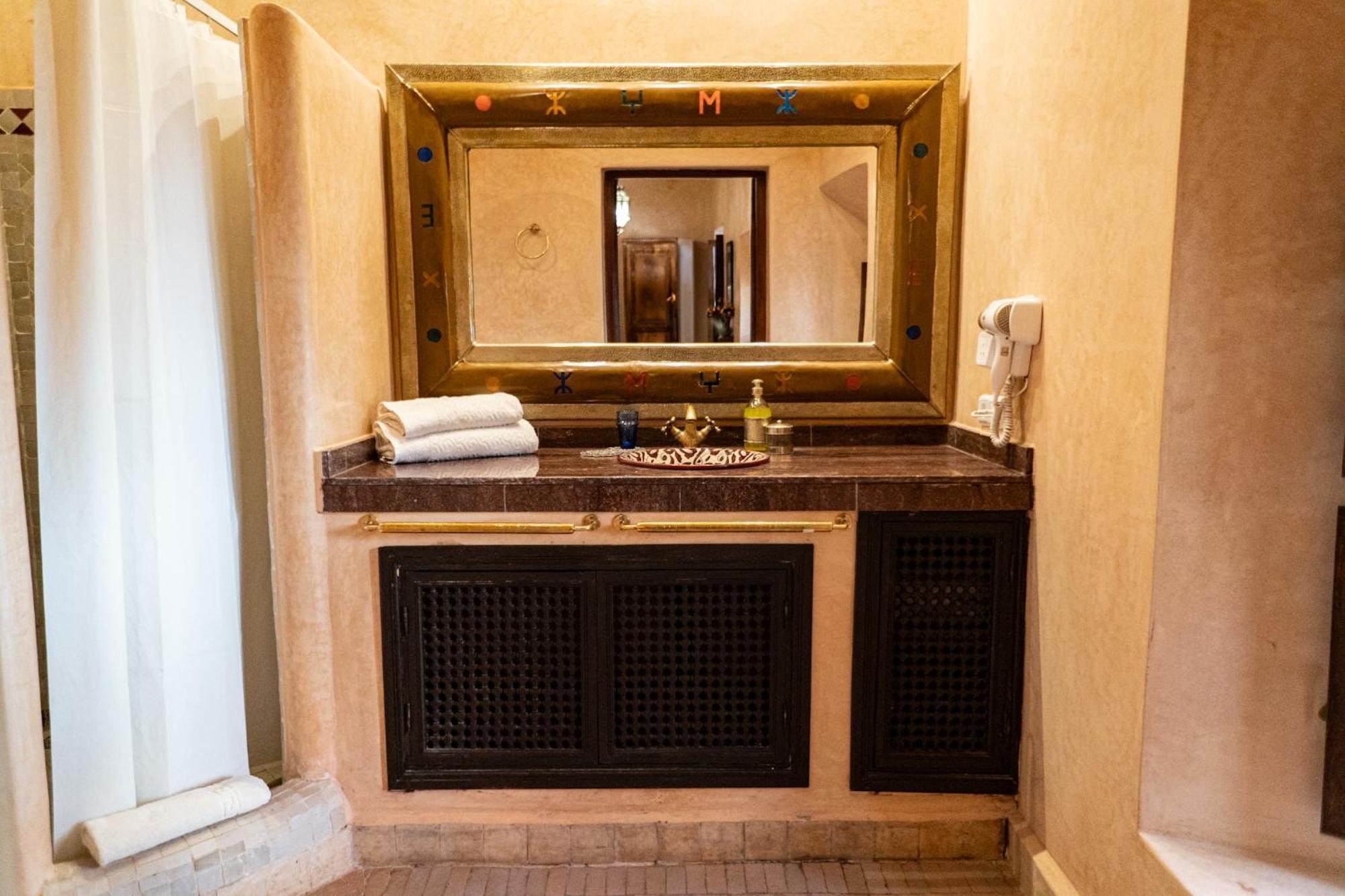 Equity Point Marrakech Hostel มาร์ราเกช ภายนอก รูปภาพ